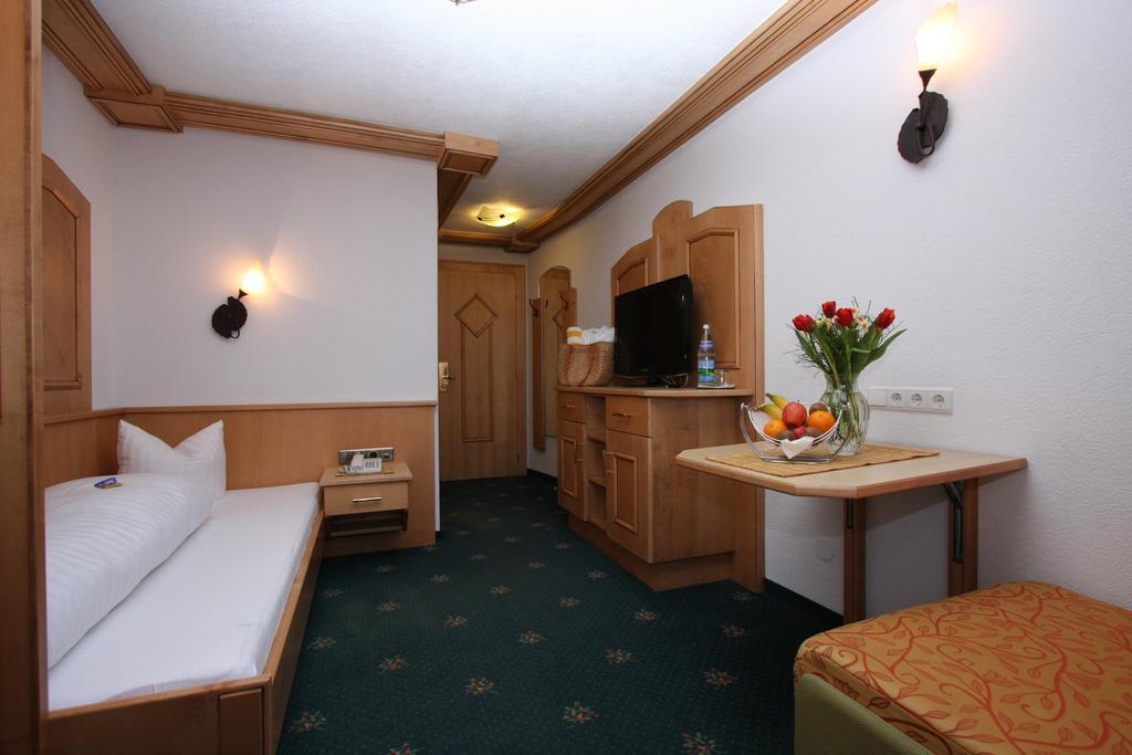 Alphotel Garni Salner Ischgl Exterior photo
